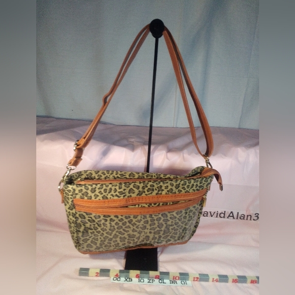 Leopard Print ClearVu Pocket Cross Body § - Picture 1 of 9